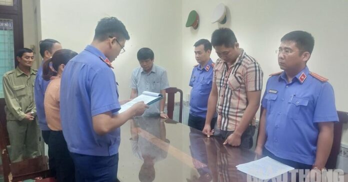 Bắt tạm giam hai đối tượng trong vụ án đưa,