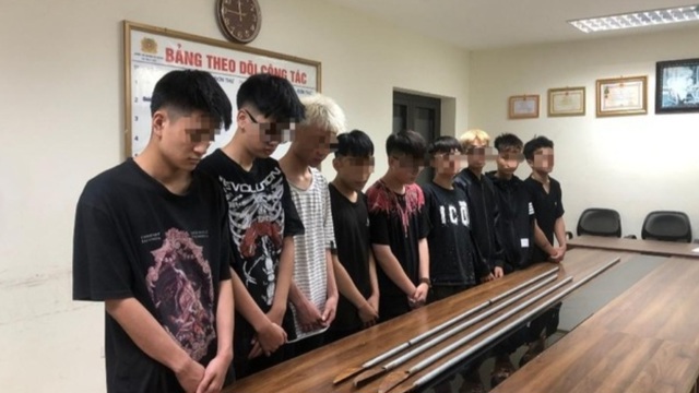 Công an Hà Đông trấn áp nhóm 10 đối tượng kéo lê hung khí, gây rối
