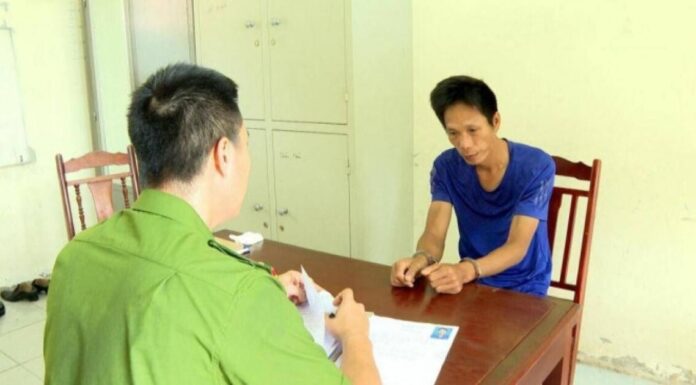 Người phụ nữ bất ngờ bị đẩy ngã và cướp xe máy giữa cánh đồng