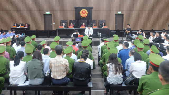 Lời khai về việc nhận tiền và “ăn chia” của