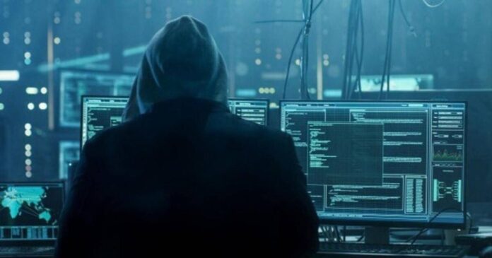 Bắt khẩn cấp hacker nâng khống sổ tiết kiệm từ