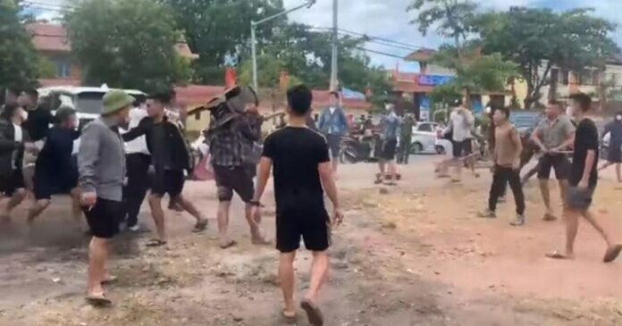 Khởi tố 25 đối tượng đi ô tô, xe máy