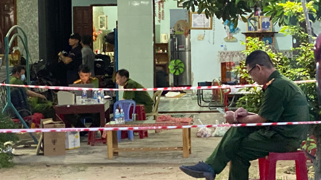 Người cha đầu độc vợ và 3 con gái bằng