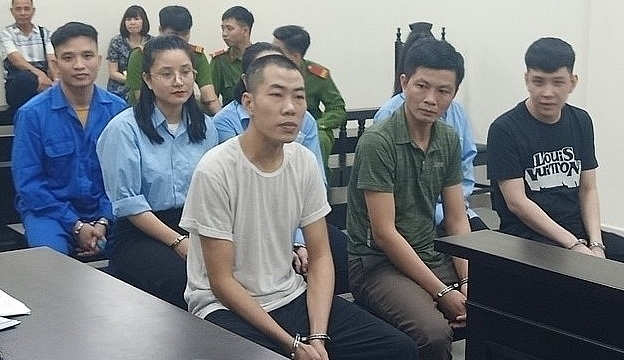 Đại lý ủy quyền của 2 nhà mạng tiếp tay cho tội phạm chiếm đoạt hơn 6,5 tỷ đồng