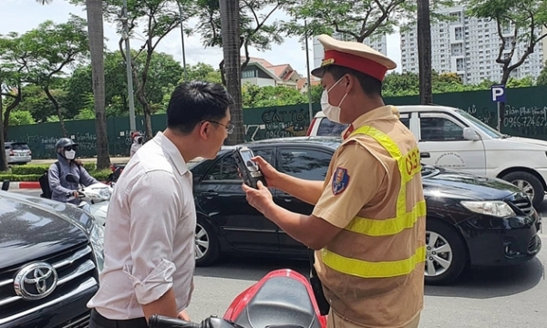 Không vi phạm, CSGT có được dừng xe kiểm tra