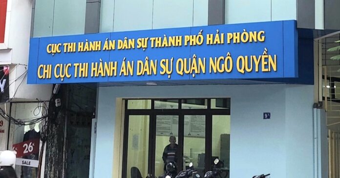 Bắt tạm giam Chấp hành viên Chi cục Thi hành