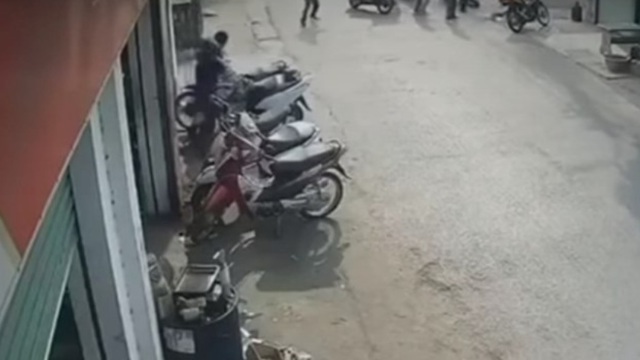 Điều tra làm rõ vụ việc chồng tẩm xăng lên người ôm vợ tự thiêu