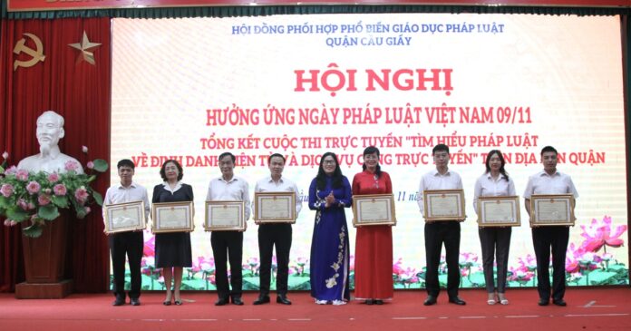 Giúp người dân hiểu hơn về định danh điện tử,