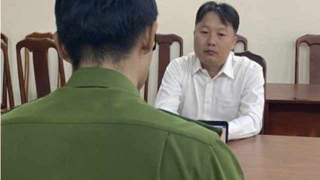 Bắt cán bộ Hải quan trong vụ buôn lậu hơn