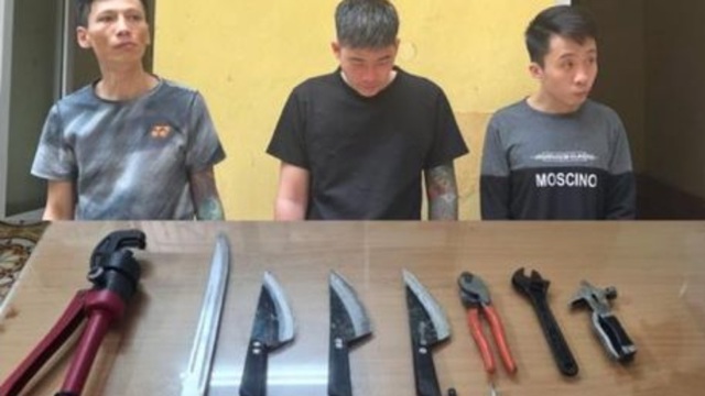 Bắt 3 đối tượng mang dao trộm cắp xe máy