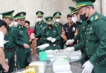 Bắt hai đối tượng người Lào, thu giữ 44 bánh heroin và 10kg ma tuý đá
