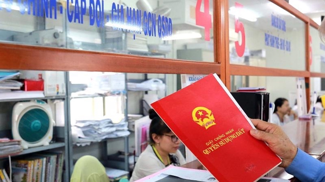 Dùng sổ đỏ giả mua bán nhà đất bị xử